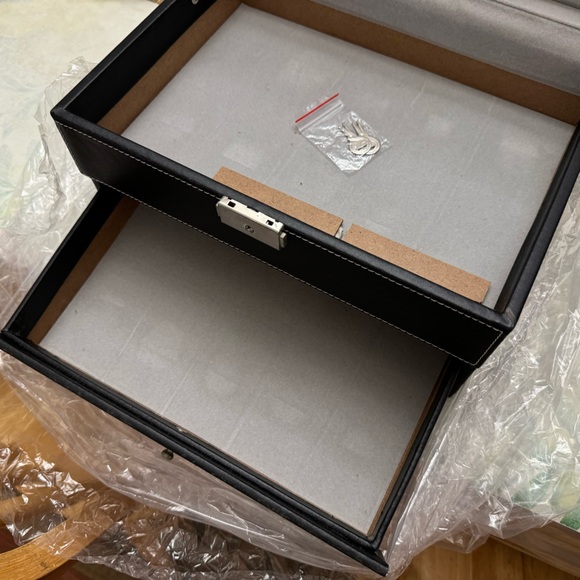 Leather jewelry box - Picture 3 of 3